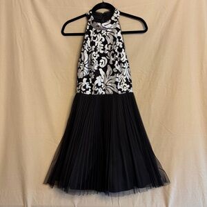 Xscape Women’s 4 Black Dress Metallic Silver Sequined Halter Pleated Skirt